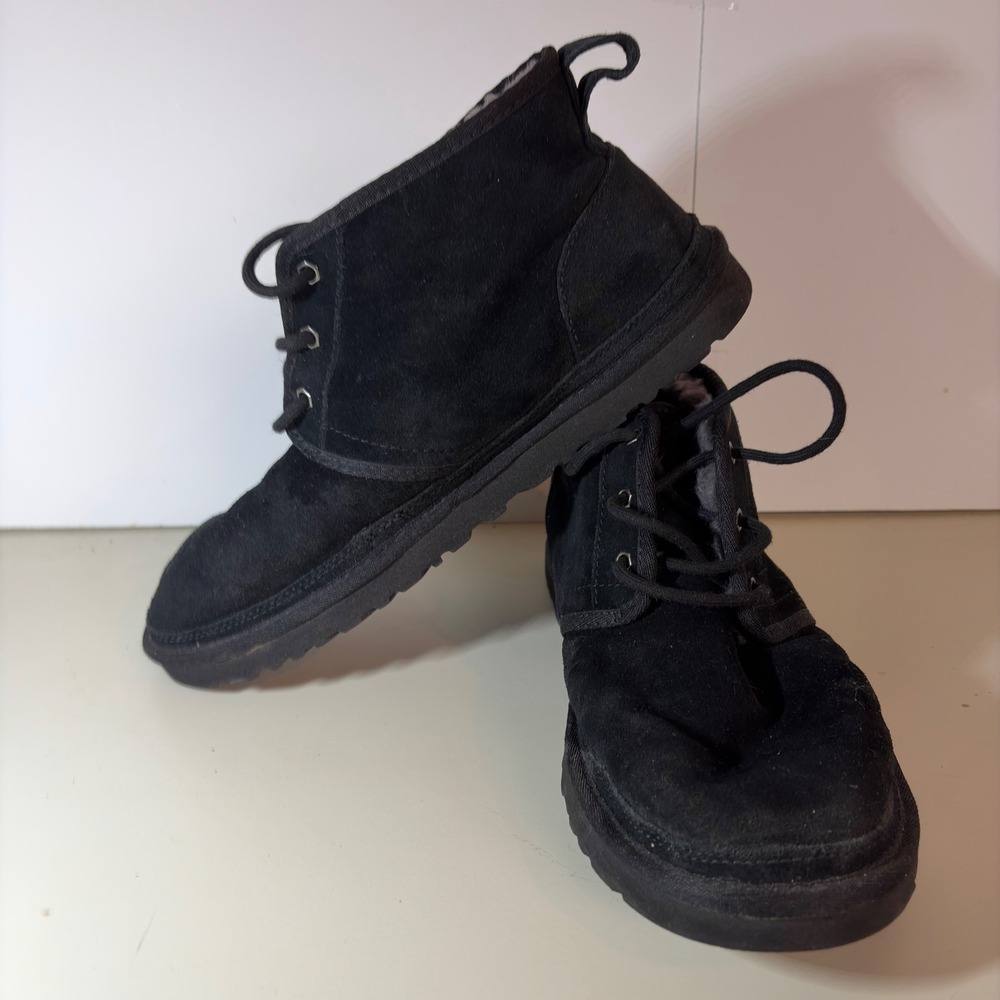 UGG Neumel Black Suede Lace Up Chukka Boots Mens 12 S/N 3236